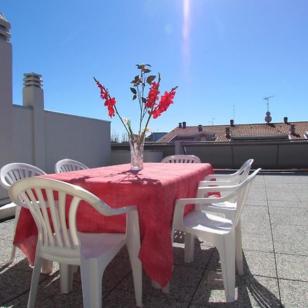 Appartamento Colorful Attic With Large Terrace - Beahost Bibione Esterno foto