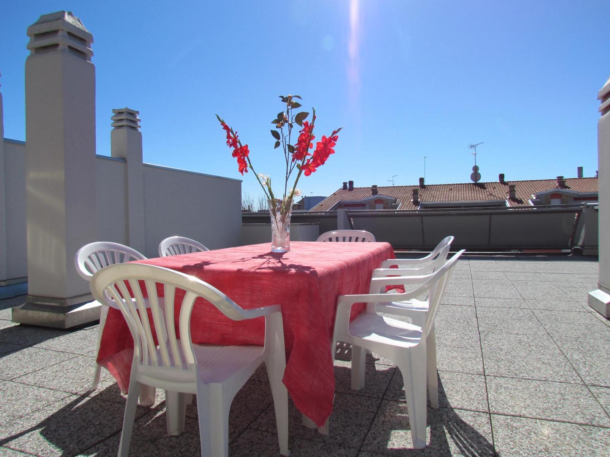 Appartamento Colorful Attic With Large Terrace - Beahost Bibione Esterno foto